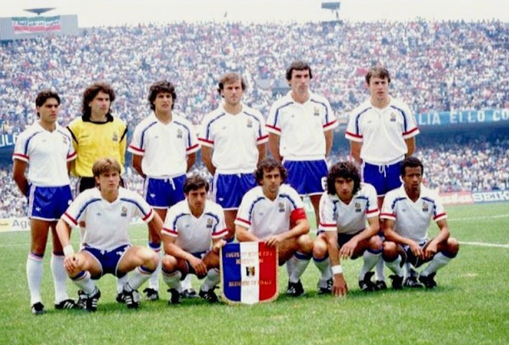 FOTOS HISTORICAS O CHULAS DE FUTBOL - Página 4 E0kYKuxWUAEekYV?format=jpg&name=medium