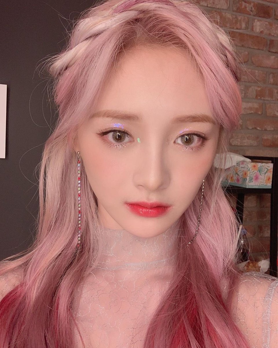 whmpinky's tweet photo. いつでも一番だけど私は本当にピンク髪の時の人外に美しい姫ちゃんが世界で一番大好き❤#IOI_5th_anniversary https://t.co/rPkVRZXDYE