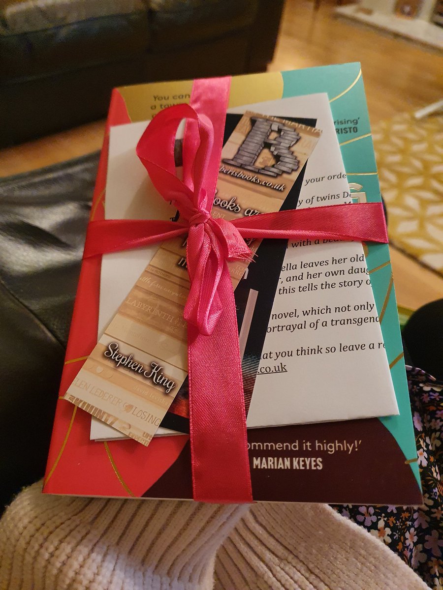 shield_mrs's tweet image. Book treats 📚🥰❤ @bertsbooks