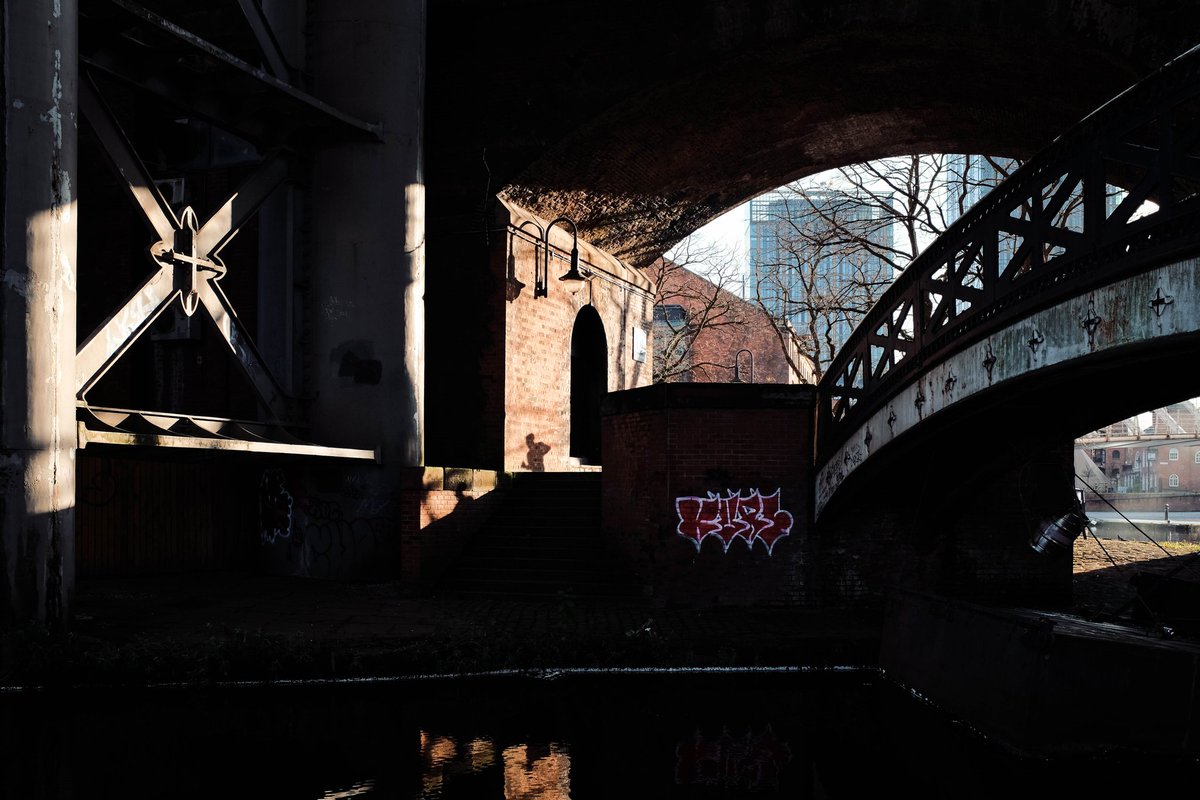 #shadowandlight 
#streetphotography 
#manchester 
#photography 
#photographer 
.