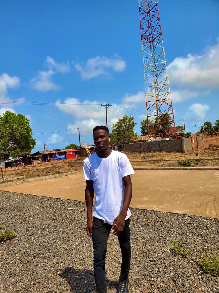 saffajnr's tweet photo. For my 5,430 followers...una tenki🤭😂🦒

#SaloneTwitter https://t.co/aKse63R6xi