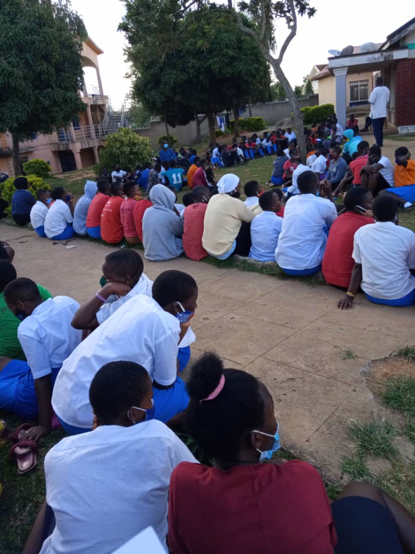 NAYDAUGANDA's tweet photo. This evening, I was delighted to talk students of Kings High school about covid-19 https://t.co/2KdSeaCL83