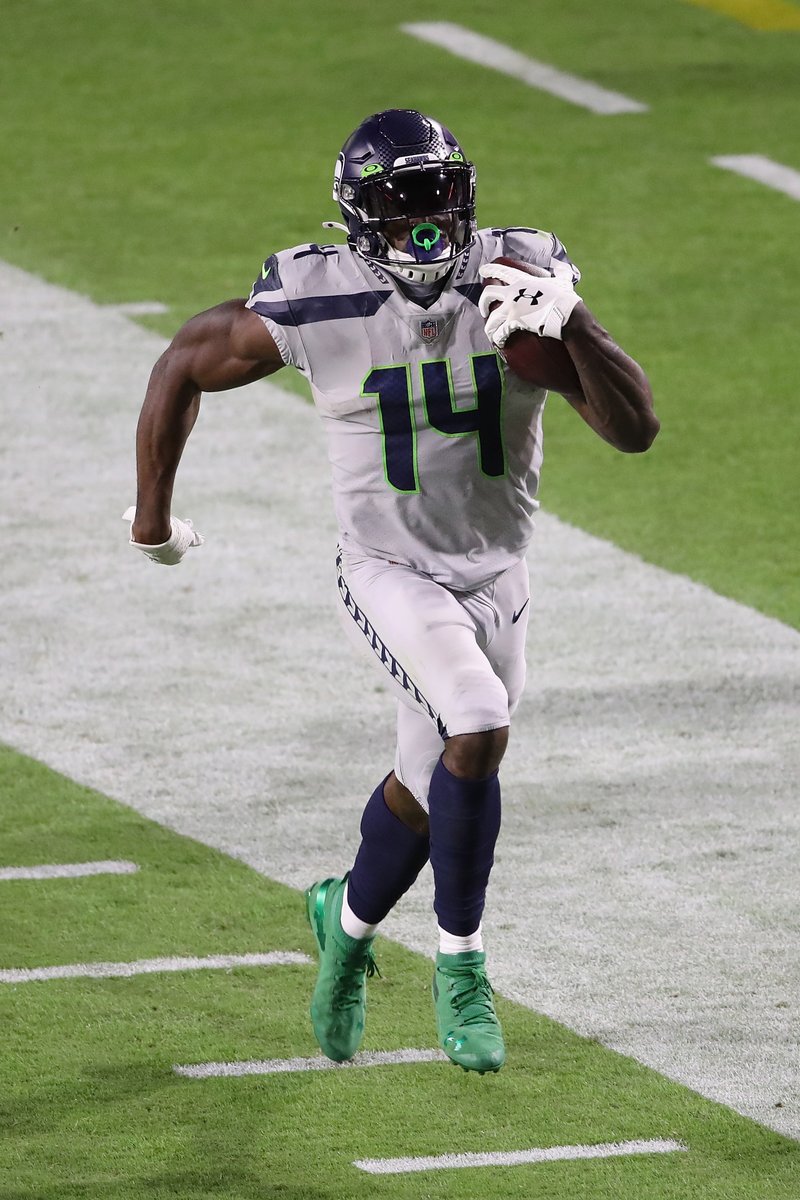BleacherReport's tweet photo. DK Metcalf is serious about trying to race in the Olympics  🤯 

The WR is racing in the 100m at the USATF Golden Games and Distance Open on Sunday. He’ll have to break 10.05 seconds to automatically qualify for Olympic Trials.

(via @JeffEisenberg)

https://t.co/t4NlY4FgTC https://t.co/1TV7DdhksF