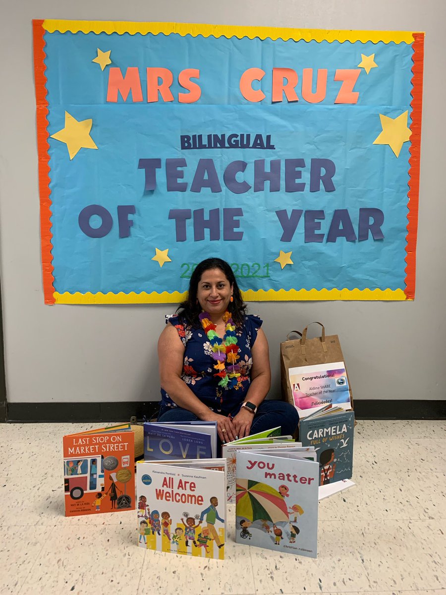 CruzCessia's tweet photo. Today, I had a special visit/delivery! Feeling so@much love! #lovewhatyoudo #dowhatyoulove🤩🎉🍎👩🏻‍🏫⭐️ https://t.co/bHHnuXxFu8
