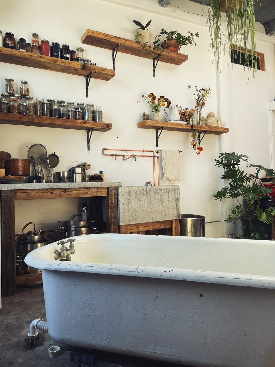 Everyone needs a tub in the stood.