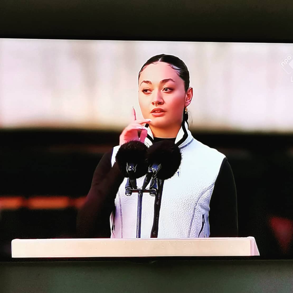 Yvette Kopijn (@yvettekopijn) on Twitter photo Blij en geroerd dat spoken word artist #amaravanderelst emoties en gedachten die zo diep gevoeld worden door onze Tracing Your Roots jongeren zo prachtig heeft weten te verwoorden. Bedankt daarvoor, Amara! Ik hoop dat <a href="/Meulenhoff/">Meulenhoff</a> ook deze spoken worden zal uitgeven!
#indisch Blij en geroerd dat spoken word artist #amaravanderelst emoties en gedachten die zo diep gevoeld worden door onze Tracing Your Roots jongeren zo prachtig heeft weten te verwoorden. Bedankt daarvoor, Amara! Ik hoop dat <a href="/Meulenhoff/">Meulenhoff</a> ook deze spoken worden zal uitgeven!
#indisch