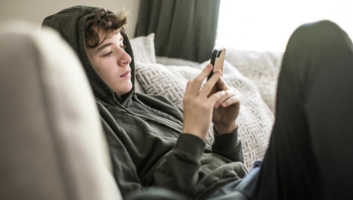 A study found no link between time teens’ spend on tech devices and mental health problems trib.al/fQgvxrL