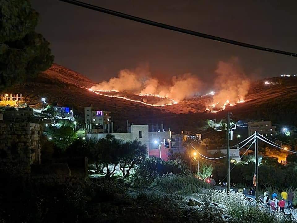 Settlers torched Palestinian fields in Burin tonight.