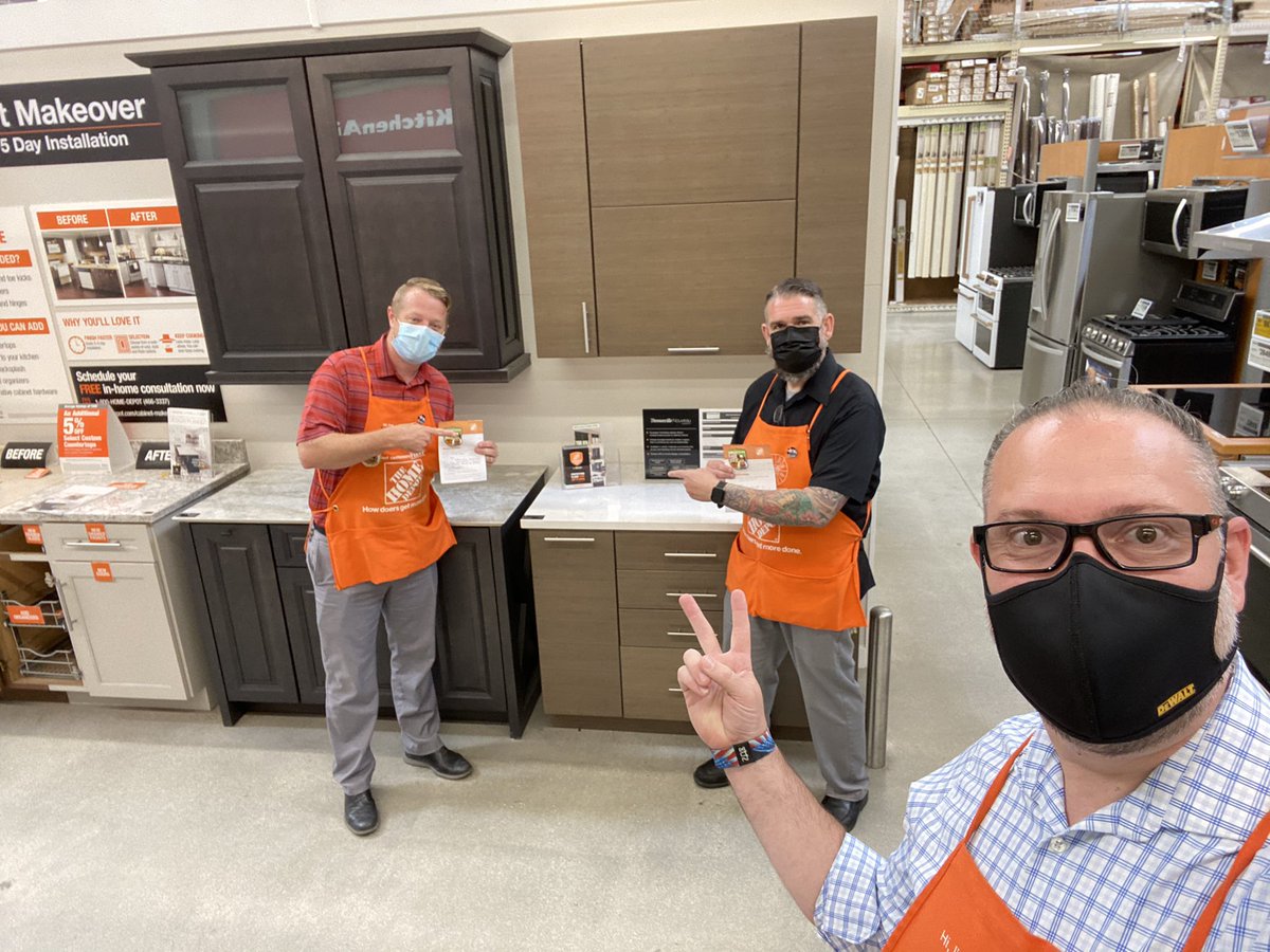 It’s a 2 for 1. Recognizing Rich And Dennis today. Rich for his outstanding partnership and Dennis for finishing as the #2 ranked SASM in the district. Thank you for all that you do! #1RegionSFL
