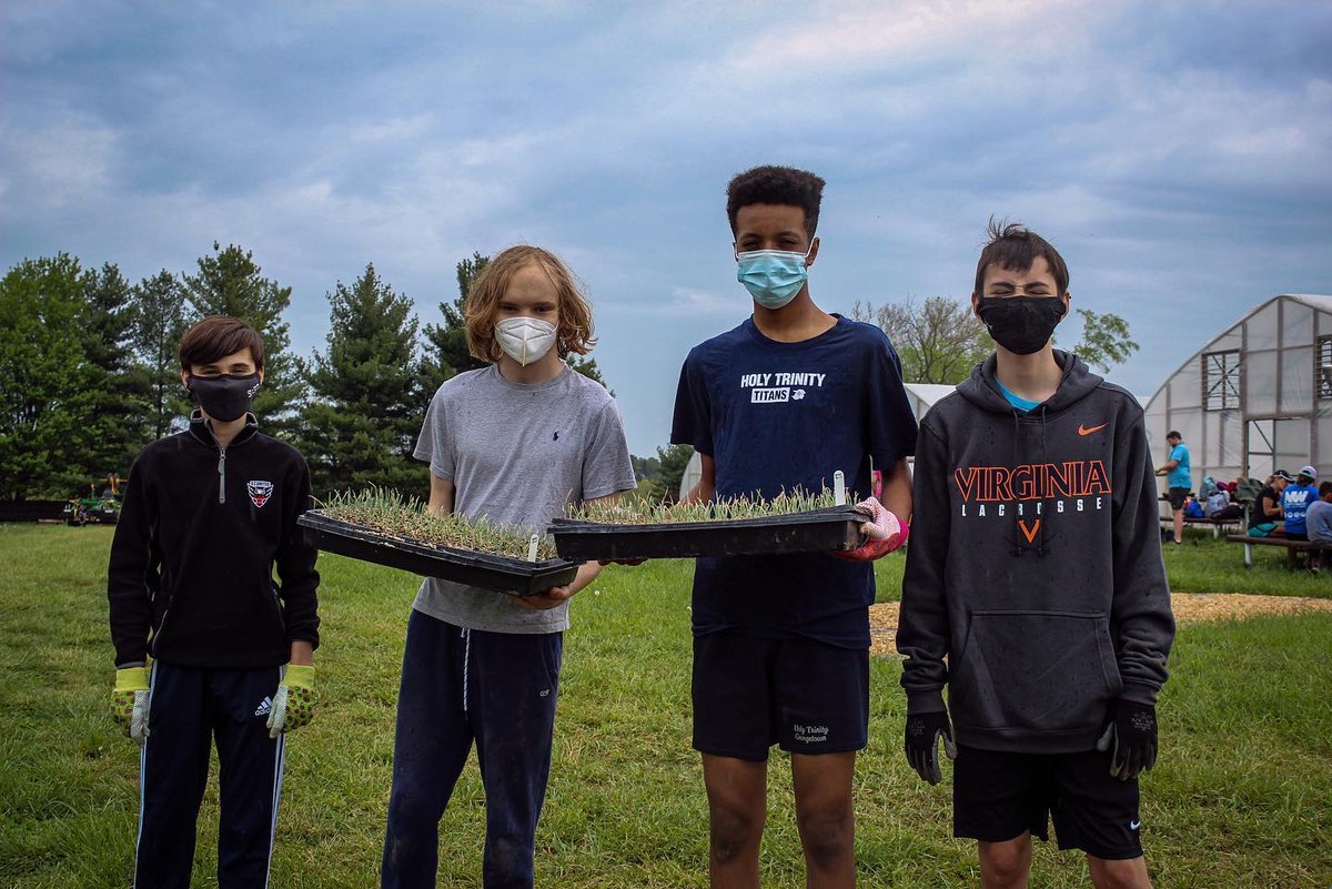 htsgeorgetown's tweet image. Last week, 8th graders celebrated their impending confirmations with a work of mercy. They spent all day Thursday planting onions, swiss chard, and kale at @JKCommunityFarm, which provides food to families in need.

#ADWCommUNITY #workofmercy #Jesuiteducated