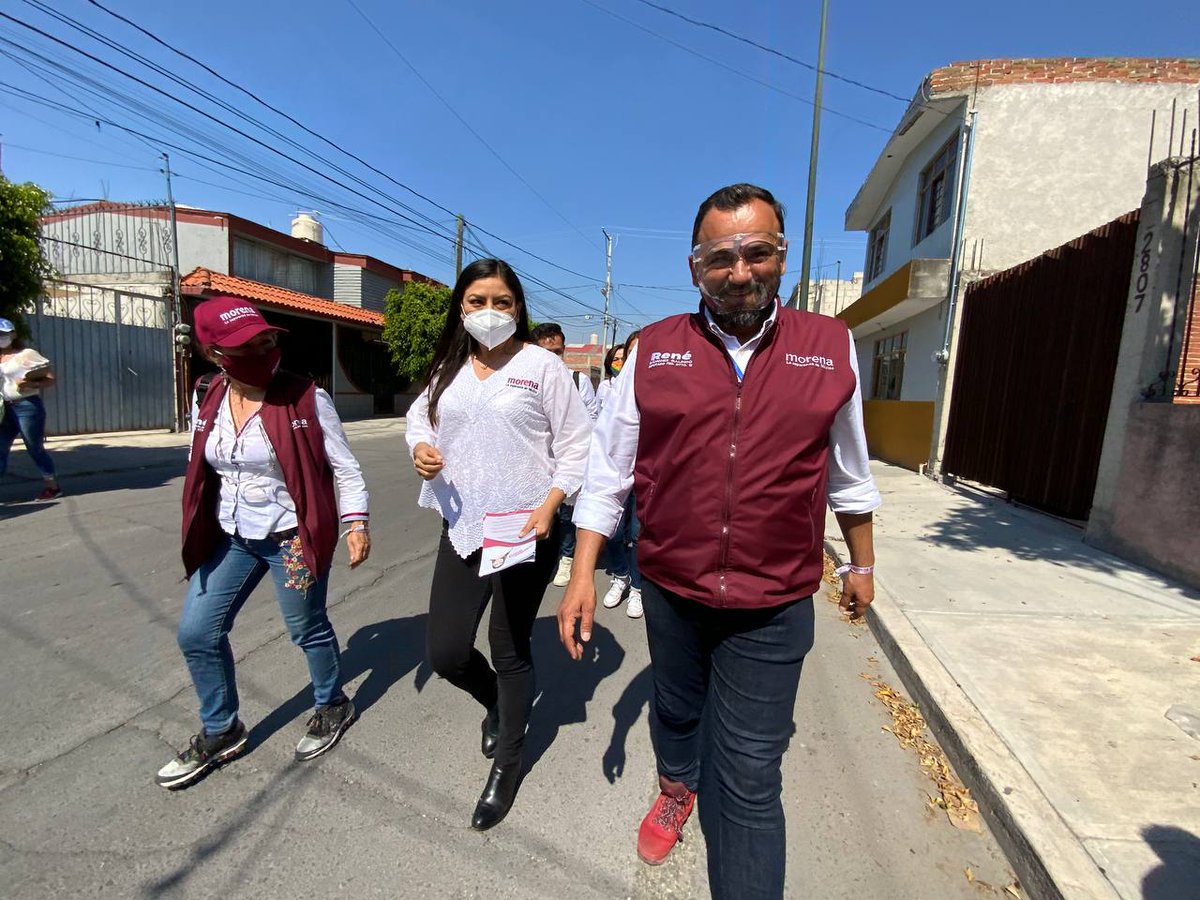 ReneSGalindo's tweet photo. La fuerza de la #4T se hizo presente en el distrito 12 junto a la candidata @RiveraVivanco_.
Visitamos a las y los habitantes para informar el proyecto de ciudad:
✔️ Seguridad pública certificada
✔️Apoyos para la niñez y la adultez

Haremos la #RevolucionEnLasUrnas 🙌🏽 https://t.co/SnRyfiJs3a