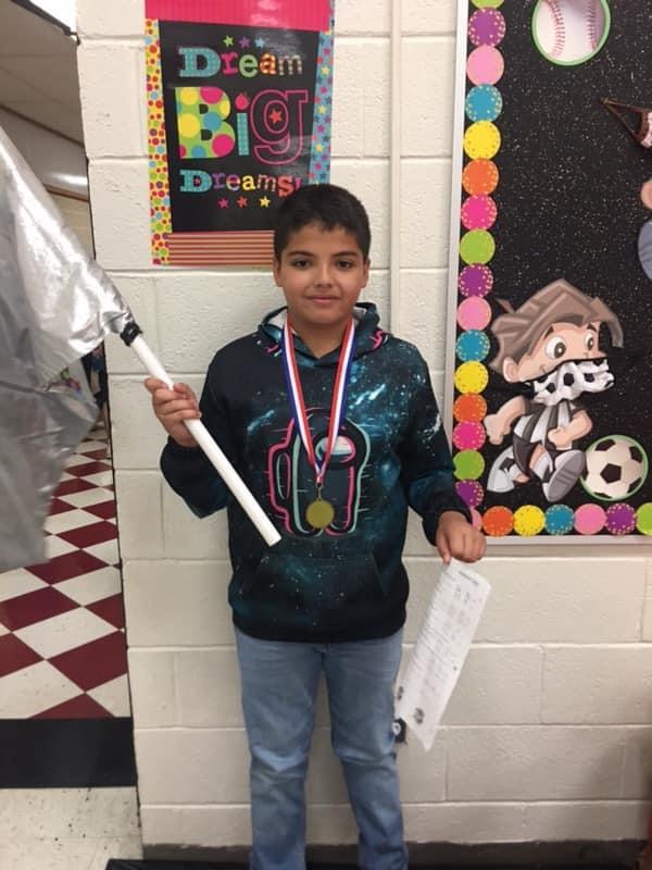 WES Readers running the hallways and winning awards at the art contest!