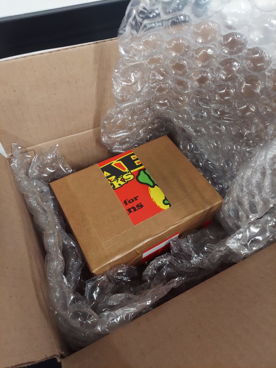 MichaelChoquer's tweet image. Proud and excited to be sending my first fab run of devices to my group's collaborators, and even more excited to send them in a @Thorlabs snack box