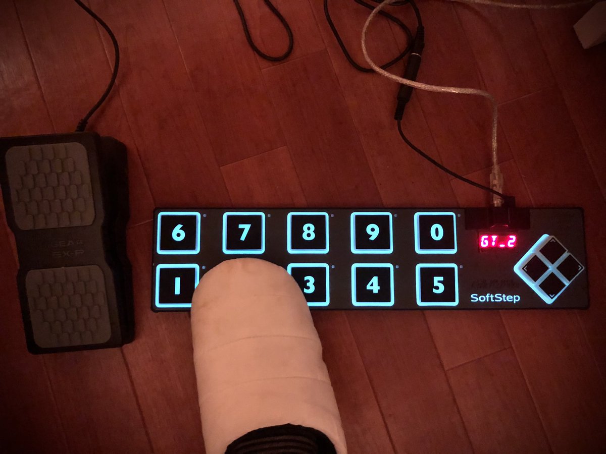 sasaki_takashi's tweet image. #looper 使う時の足元はこんな感じになります。#softstep #KeithMcmillen