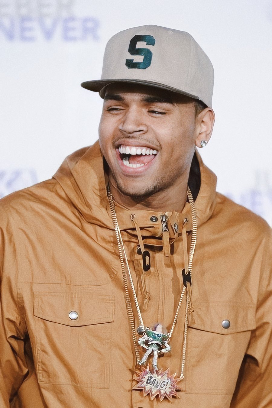 HAPPY BIRTHDAY CHRIS BROWN, the king of R&B and the best father 