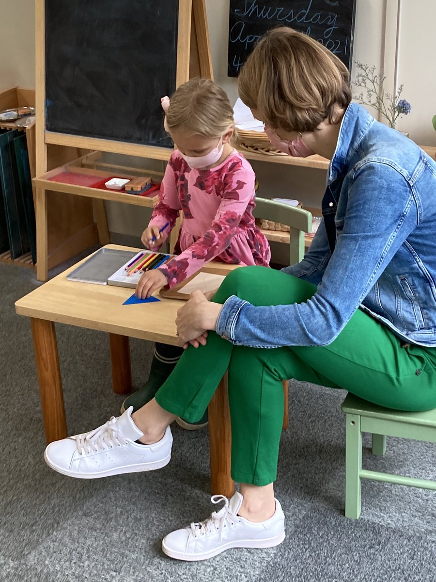 MSTokyoCedar's tweet photo. During the Show Me visits last week the children got to show their parents some of their favorite work! #WeAreMST #MSTsunshine #MSTconfidence https://t.co/KhVlO9ZTN3