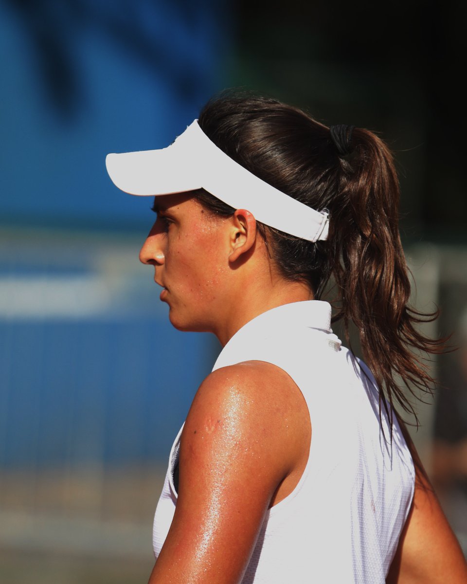 TenistasArg's tweet photo. 👏 Sigue sumando victorias Lourdes Carlé: hoy superó la Q del W25 de Naples tras vencer 26 61 y [10-1] a la japonesa Okuno y mañana enfrentará en 1R del MD a la local Chang (309ª)
➡️ Además, avanzó a CF en dobles junto a Anderson imponiéndose 14-12 en el MTB
📷 @BloomingCup / AAT https://t.co/MhOY4xmzV1
