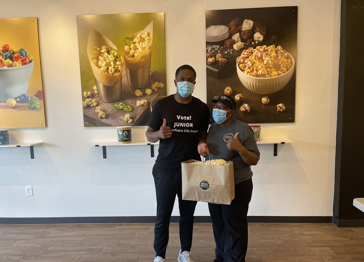 callmejre's tweet image. Where’s Junior?
I had to stop by one of my favorite local businesses here in Grand Prairie! Mama Moore’s Gourmet Popcorn! 
Always gotta support #LocalBusinesses !

What are some of y’all’s favorite local businesses here in GP?