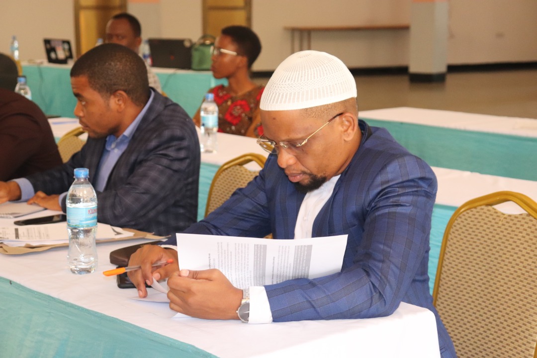TYVAvijana's tweet photo. Pamoja mengine, tuliweza kuwasilisha uchambuzi wetu juu ya Sekta ya Elimu na Afya kwa Mwaka wa Fedha 2020/2021 na kuwasilisha Mahitaji na Vipaumbele ya Vijana vya Bajeti Mwaka wa Fedha 2021/2022 vilivyo thibitishwa na vijana wenyewe katika Mkutano wa 3/5/2021.
#VijanaNaBajeti21 https://t.co/QzIwEy01Pd