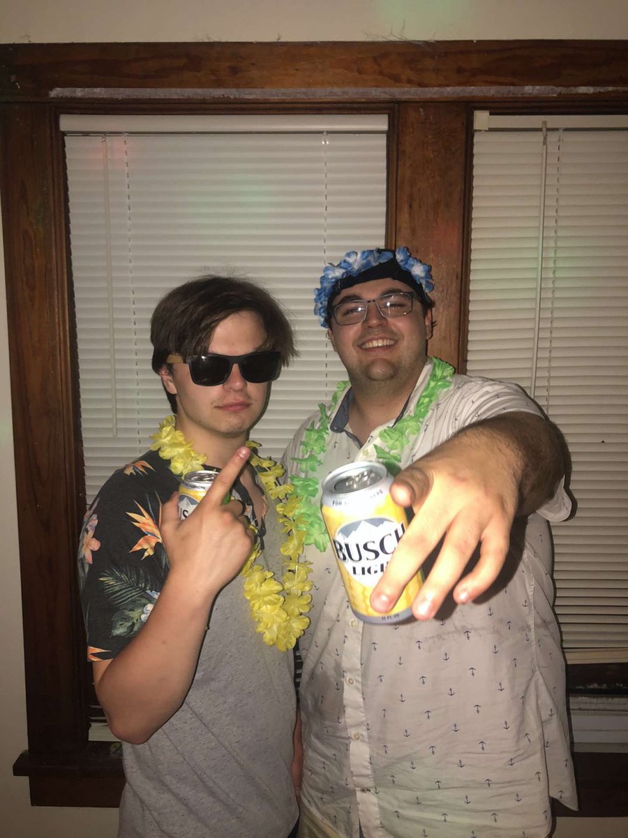 jackkronzer's tweet photo. Gas up old pic from wisco #bois https://t.co/9Zh5CpftYZ