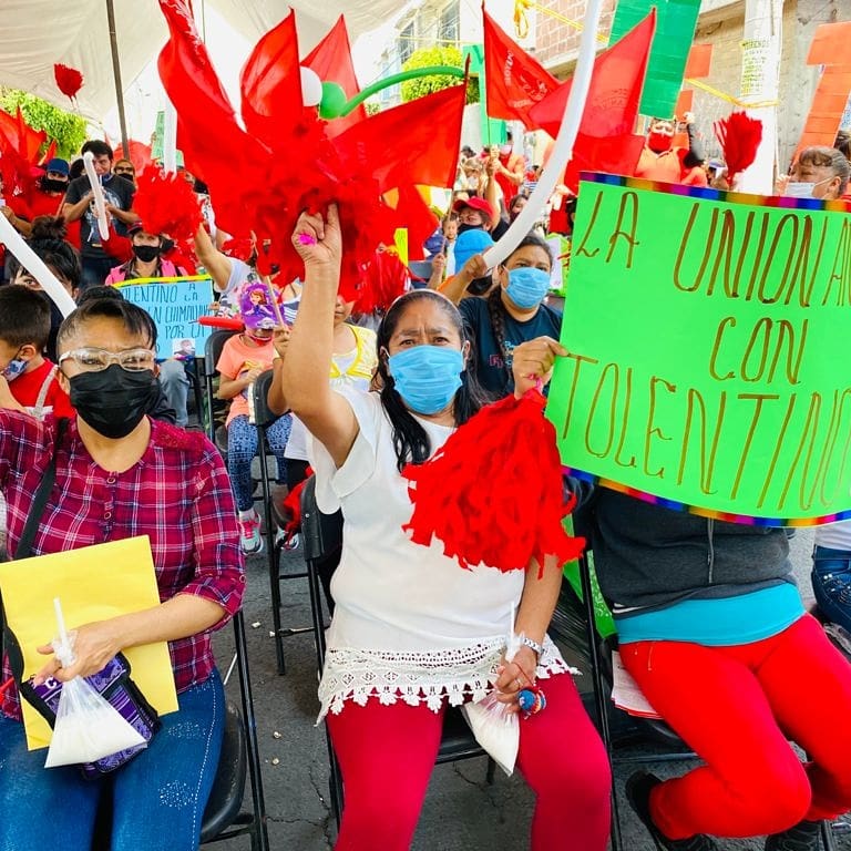 jtolentinoroman's tweet photo. Los chimalhuacanos somos personas guerreras y el ejemplo de ellos son los vecinos de Acuitlapilco, que lucharon por la formación de su colonia y hoy me comprometí con ellos a lograr la pavimentación de calle Agustín Melgar y Bugambilia. 
#Chimalhuacán
#TolentinoPresidente https://t.co/bSpdqIV8pD