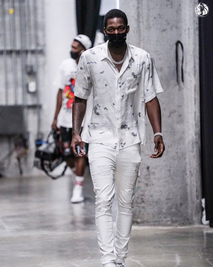 dallasmavs's tweet image. Bday boy with the Miami vibe.