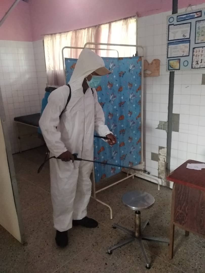 FrankLauRodrig4's tweet photo. CDI FE Y ALEGRIA EDO SUCRE
Jornada de desinfección en el ambulatorio de Santa Fe perteneciente al ASIC Fe y Alegria por parte de Protección Civil🇨🇺🇻🇪
@CubaCooperaVeS2 
@Cubacoopera_Ve3 
@YasmaniNapoles 
@CDI_feyalegria 
@BolivarCdi https://t.co/KwuXKIroqO