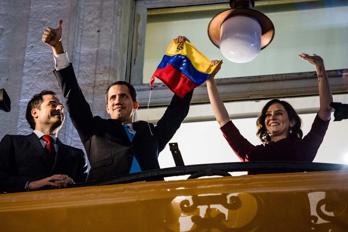jguaido's tweet image. Felicidades a la comunidad de Madrid por la jornada electoral que protagonizaron hoy.

En la sede del Gobierno regional, conversé con @IdiazAyuso que la libertad y la democracia siempre están en juego.

Hoy España y Madrid tienen una verdadera defensora de estos principios.