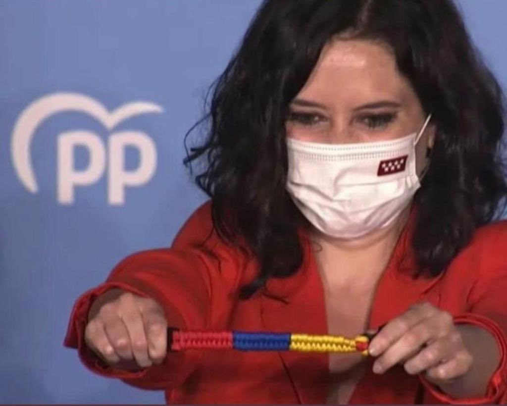 jguaido's tweet image. Felicidades a la comunidad de Madrid por la jornada electoral que protagonizaron hoy.

En la sede del Gobierno regional, conversé con @IdiazAyuso que la libertad y la democracia siempre están en juego.

Hoy España y Madrid tienen una verdadera defensora de estos principios.