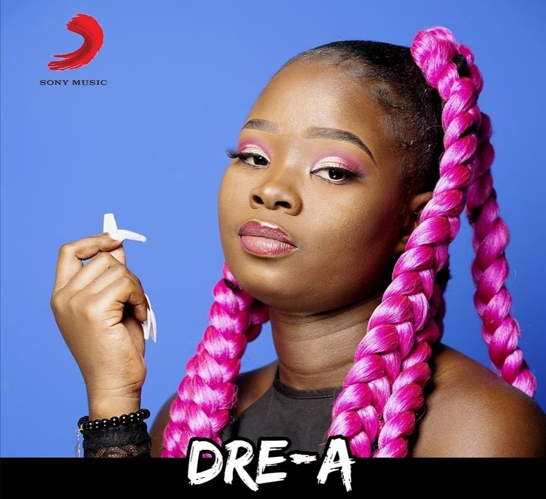 @Sonymusic_civ | DRE-A

Aujourd’hui, DRE-A présente son premier single « FOCUS », l'histoire d’une jeune fille qui veut sortir du schéma : école, diplôme, travail, souhait de sa mère et vivre pleinement sa passion qui est la musique et d’y faire carrière.