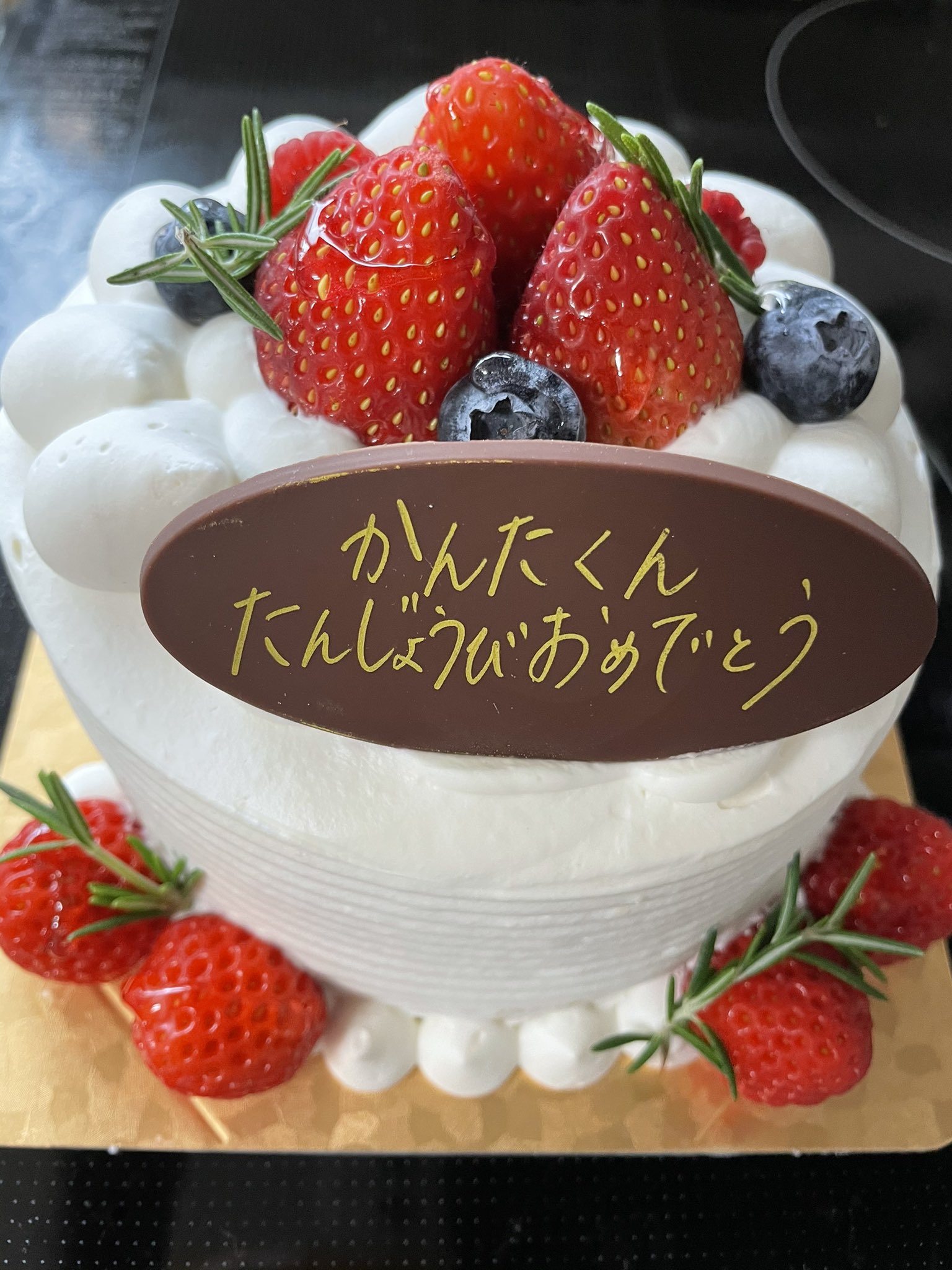 ポンコツママ 誕生日ケーキ を受け取り行って ローソク頼んでたの入ってなくて まぁいっか って美味しく頂いたあと電話来て ローソク届けに行きます ってすごい謝られたんだけど もう食べちゃいましたって言ったら夕方ひとくち ケーキ 頼んだケーキより