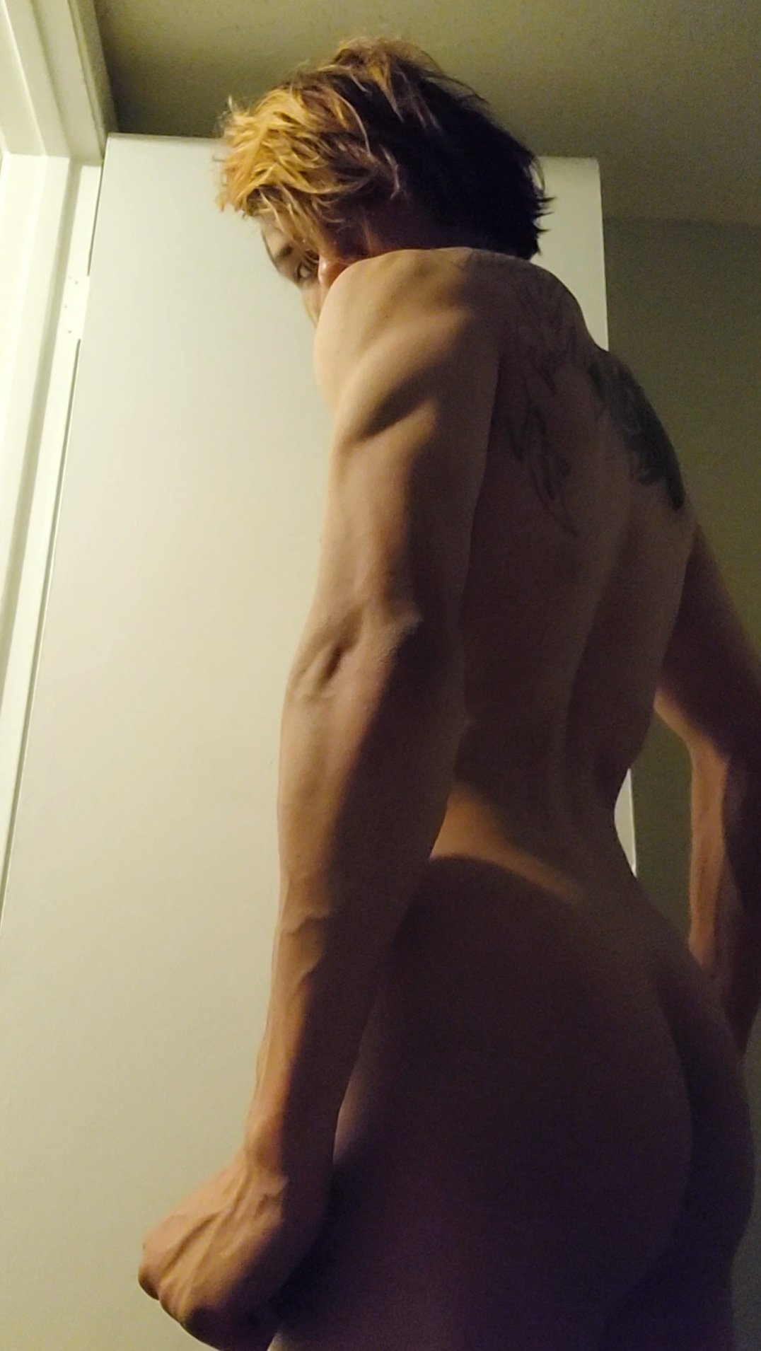 Femboy, muscleboi, Tom girl, whatevers. I got ass and muscles lol  #femboybutt https://t.co/Pg22NdSj