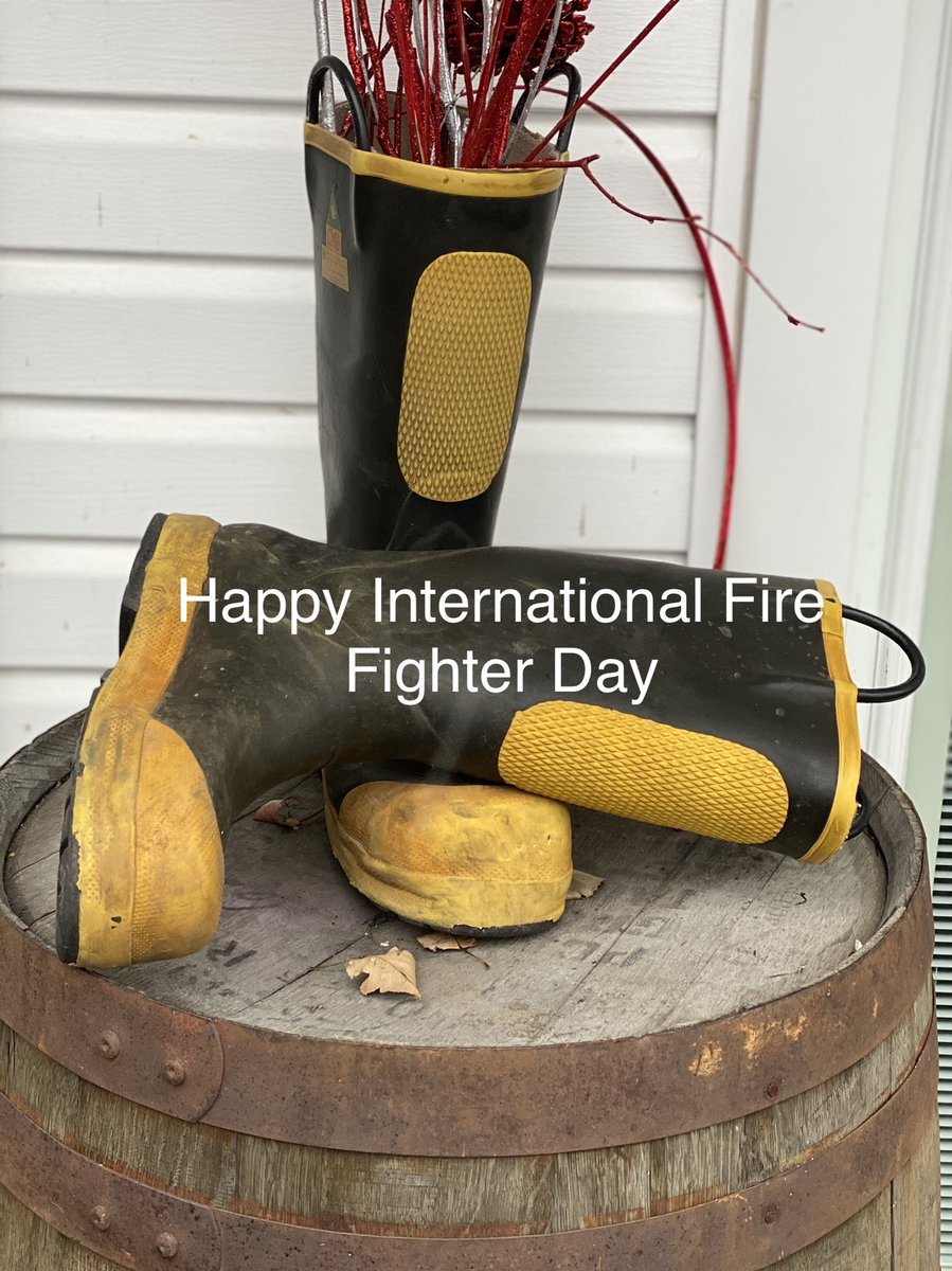 PastIntoNew's tweet image. May the 4 th be with you!! Lol Happy International Fire Fighter Day #internationalfirefightersday #pastintonew