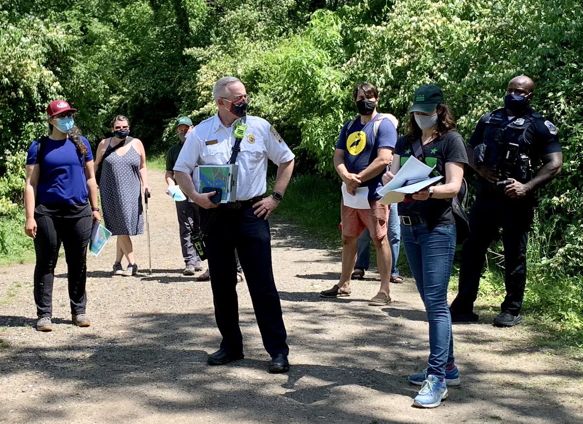 dcfireems's tweet image. #DCsBravest joined up with @OUC_DC @DCPoliceDept @DOEE_DC and others on a safety walk thru of Kingman Island in order to identify best access for first responders and improve emergency responses to the island.