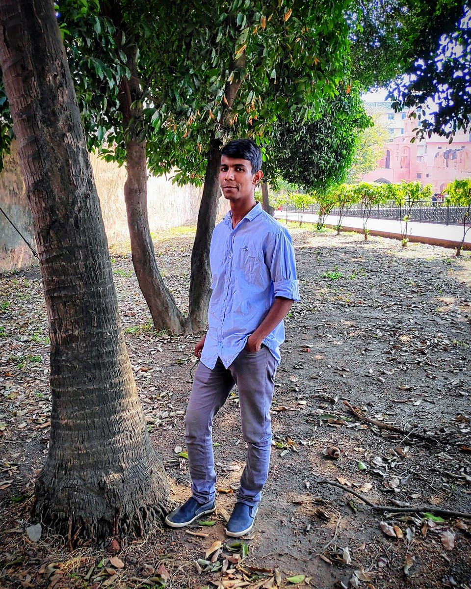 এইভাবে এই শূন্য করতলে আমি কি তোমায় লিখেছিলাম তোমার একান্ত নাম ভালোবাসা, কুয়াশার বিনিদ্র শিশির!