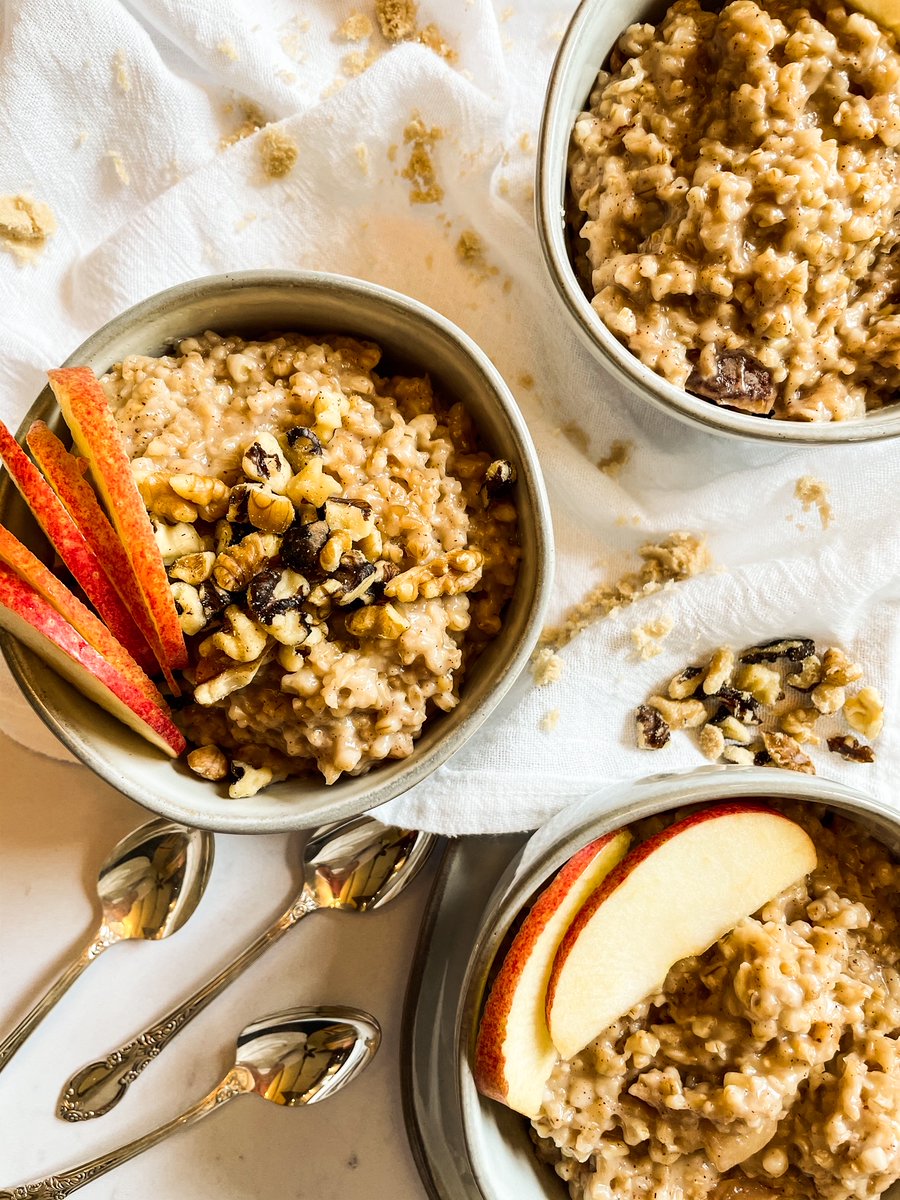 Creamy, dreamy, warm &amp; comforting slow cooker steel cut oats are what your mornings have been missing! Prep the night before and enjoy the minute you roll out of bed... tinyurl.com/2ht72x5e