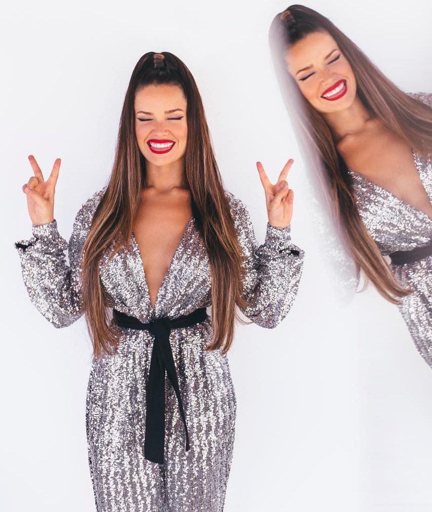 juliette's tweet photo. “Tudo bem, tudo zen meu bem...”
Começou a grande final e a gente apresenta: Juliette cheia de brilho e serena, com a tranquilidade de quem sabe que fez uma trajetória e tanto no Big dos Bigs. Gostaram do look? ✨ #JulietteCampeã https://t.co/7gjq2m0KQ4