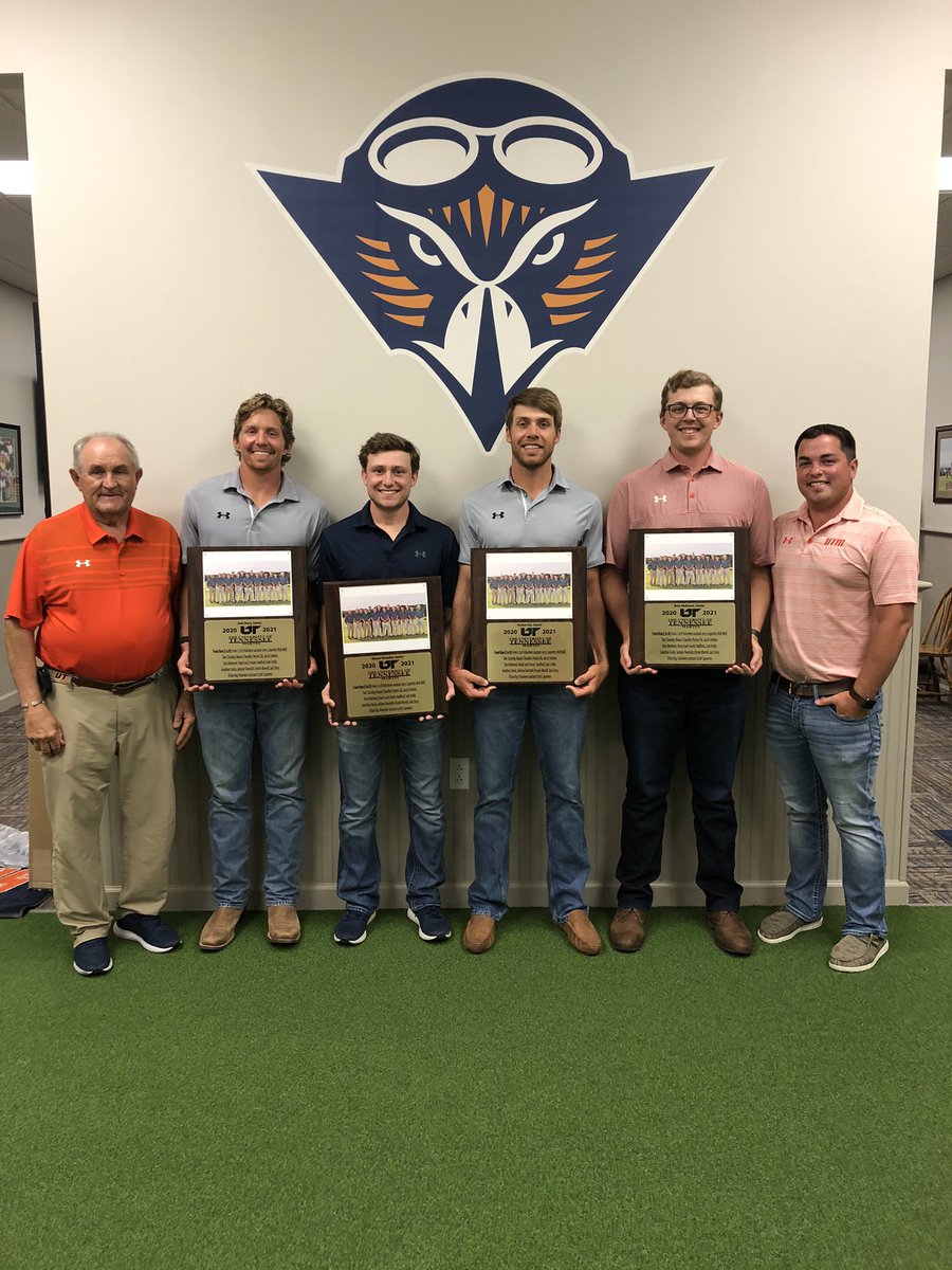SkyhawkGolf's tweet photo. A special night for the Skyhawks tonight! 

A special thank you to these four seniors and what they have done for our program. You will be missed, but are welcome back anytime! 

Go Skyhawks! #family https://t.co/0OpBQpCwOV