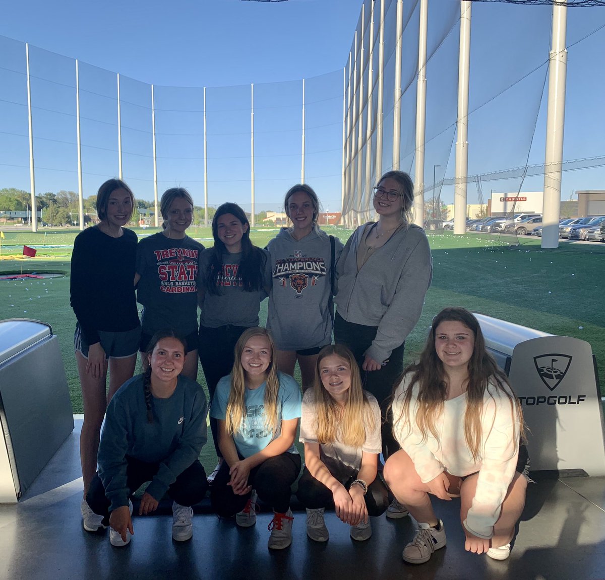 TreynorGirlGolf's tweet image. Fun night at #TopGolf before competing in WIC Tourney tomorrow! #RollCards #OneShotAtATime