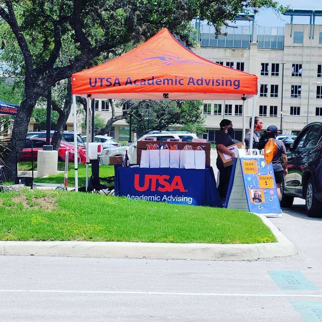 EllieIngrum's tweet photo. Celebrating Global Advising Week! @UTSAadvising @NACADA_Region7 #globaladvisingweek #thankanadvisor #advisethebeak https://t.co/6Md386WwRq