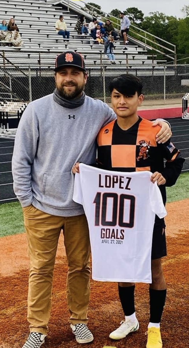 100 career goals for Jr! 

🚨 School record! 🚨