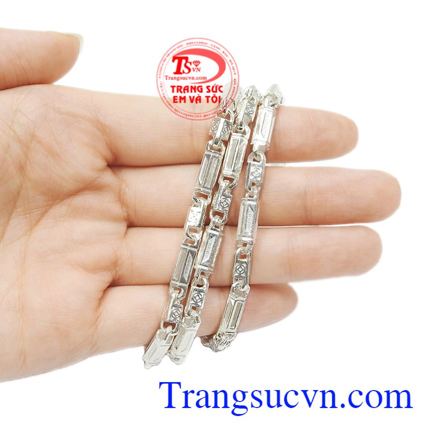 trangsucvn_com's tweet photo. https://t.co/StL1nSypn2 Dây chuyền bạc nam tính đẹp mang đến vẻ lịch lãm, phong cách cho phái mạnh. https://t.co/0XxbHYuyJJ #daychuyen #daychuyennambac #daychuyen #daychuyenbacdep #daychuyendep #daychuyenbac925 #EVT #EMVATOIhttps://evt.vn/ https://t.co/U8FgHPhi4d