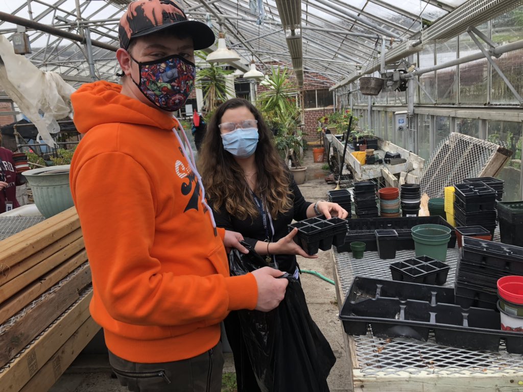 narnoldsallows's tweet photo. A Mental Health Break came in an unexpected way today. Spreading happiness working as a team with our awesome custodian Deb, Vice Principal Wolf and our amazing life skills students and staff in the greenhouse.@Ban_Library @AChornobaj @KimberleeHand #SCDSBMentalHealthWeek https://t.co/VNcYYZgMJp