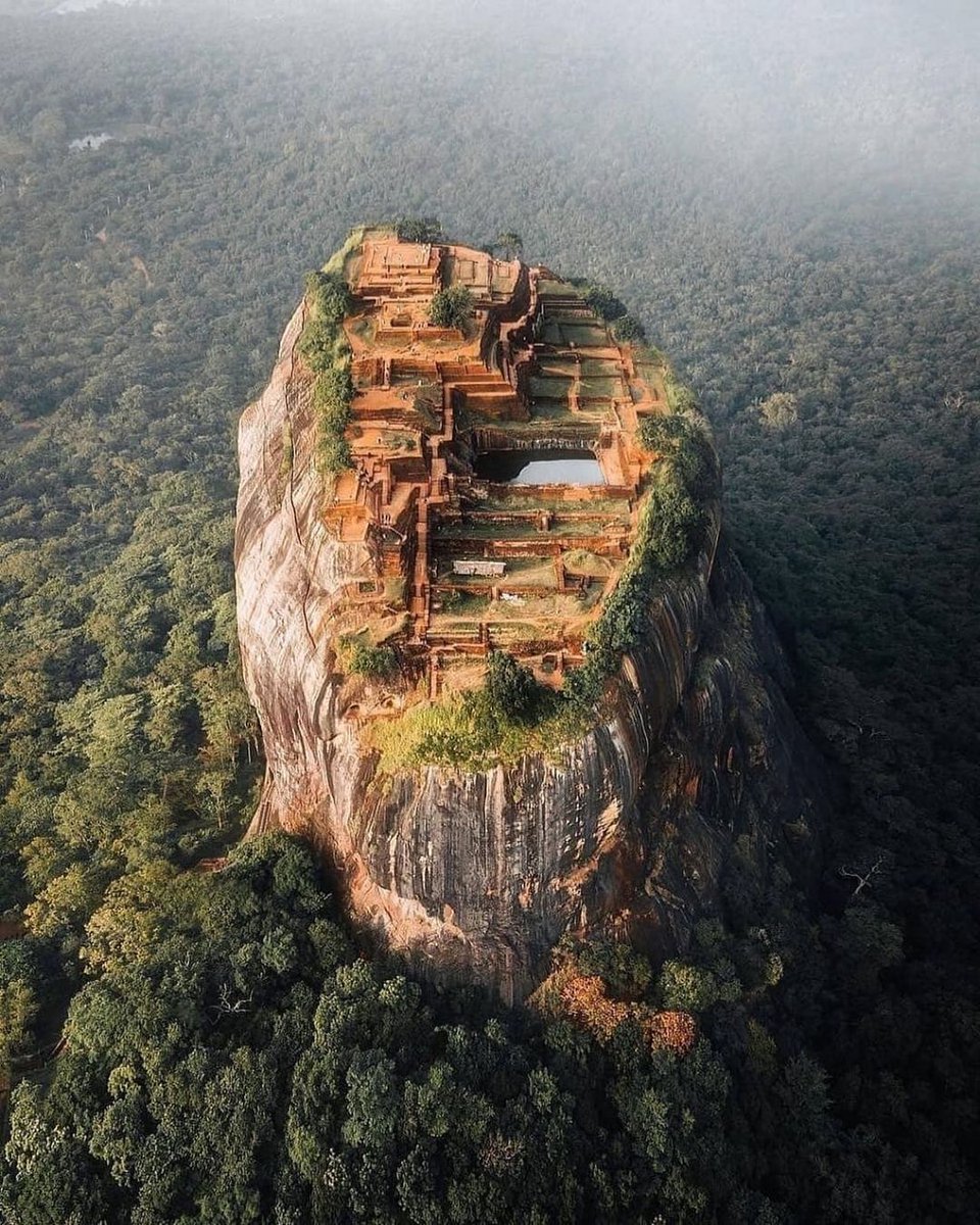 desertedpicx's tweet photo. Sigiriya, Sri Lanka.. https://t.co/jOcYyv8wuP
