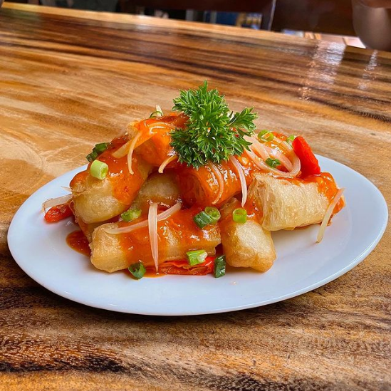 Yuk cemilin Cakwe Saus Padang selagi nunggu menu utama keluar 🤗

Cakwe Series kami juga tersedia dalam menu original dan saus telur asin ya!