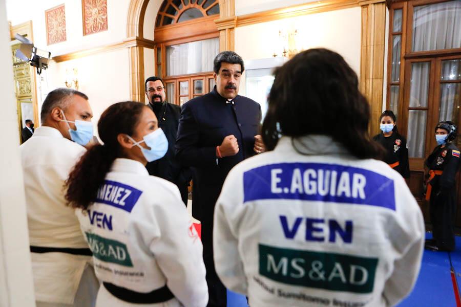 NicolasMaduro tweet picture