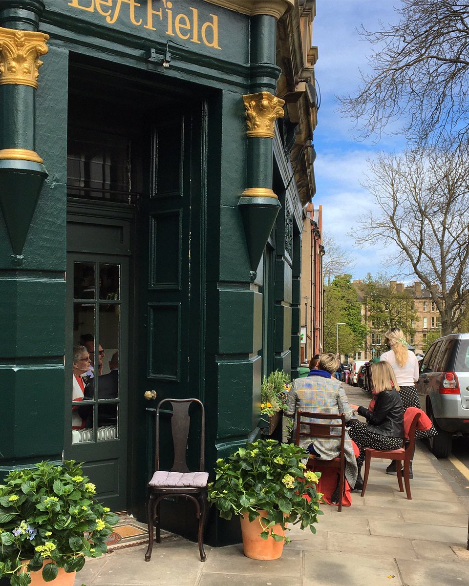 leftfieldEdin's tweet image. Loving the dedication to eating &amp;amp; drinking outside - hot water bottles, blankets, very stylish layering, full waterproofs, brollies, hats, gloves &amp;amp; actually quite a few bravely defiant summer dresses! 

Roll on May 17th

#loveourcustomers #outdoordining #coldaf #thisisscotland