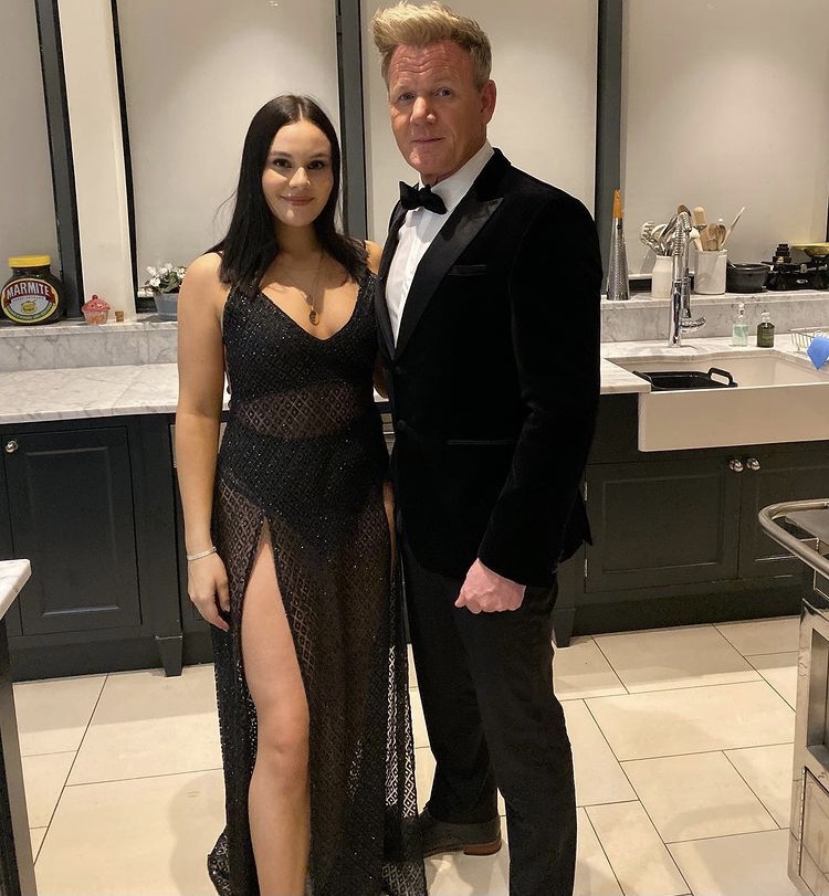 Gordon Ramsay’s daughter Holly responds to reports she’s joining Love Island https://t.co/zpuDPp9ubE https://t.co/hgH8eFODhq