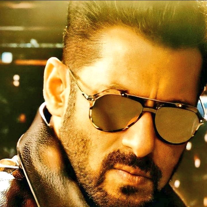 Super  Blockbuster Song..🔥🔥
Swag 🔥
Style 😍
BGM 🔥🔥
Music of #SajidWajid 😍🔥
#SalmanKhan looks amazing.🔥
#Disha hotness 🔥🔥
and the song lines perfectly suits his personality ♥️🔥🔥🔥
#RadheTitleTrack