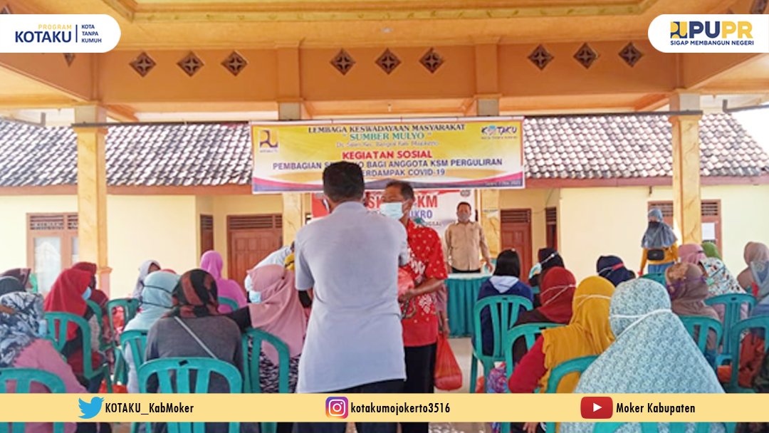 KOTAKU_KabMoker's tweet photo. Kegiatan sosial berupa pembagian sembako bagi anggota KSM perguliran yang terdampak Covid-19 di LKM Sumber Mulyo Desa Salen. https://t.co/mXiQnYMC0F